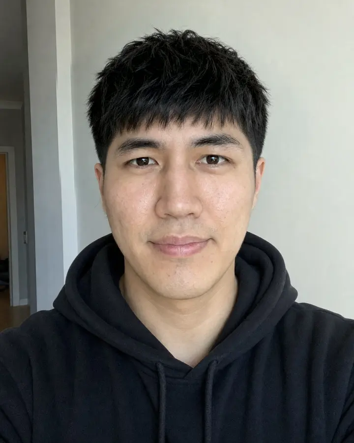 お客様の髪型についての体験を表す参考画像。重く伸びた髪から、短く動きのあるクロップヘアへのイメージ