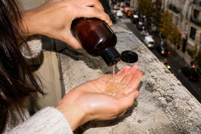 抜け毛対策のカフェインシャンプーは効く？