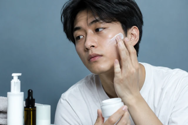 レチノールの前に保湿剤を塗ると効果は弱まりますか?