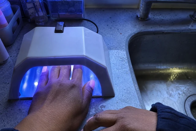 Why Nails Burn Under a UV Lamp and What to Do