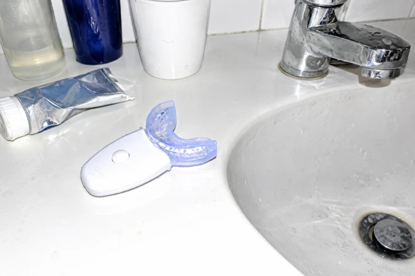 Работают ли LED-наборы для отбеливания зубов? Помогает ли свет?