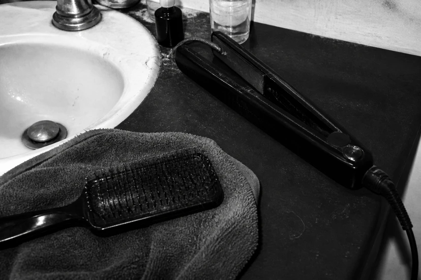 Por que o cabelo fica com cheiro de queimado depois da chapinha?
